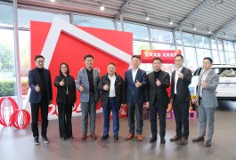 400  一汽奧迪副總經(jīng)理張強、副總經(jīng)理馬亮一行蒞臨杭州德奧走訪