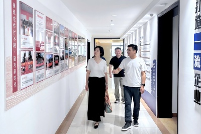 487 臺州市商務局領導蒞臨進出口公司考察指導